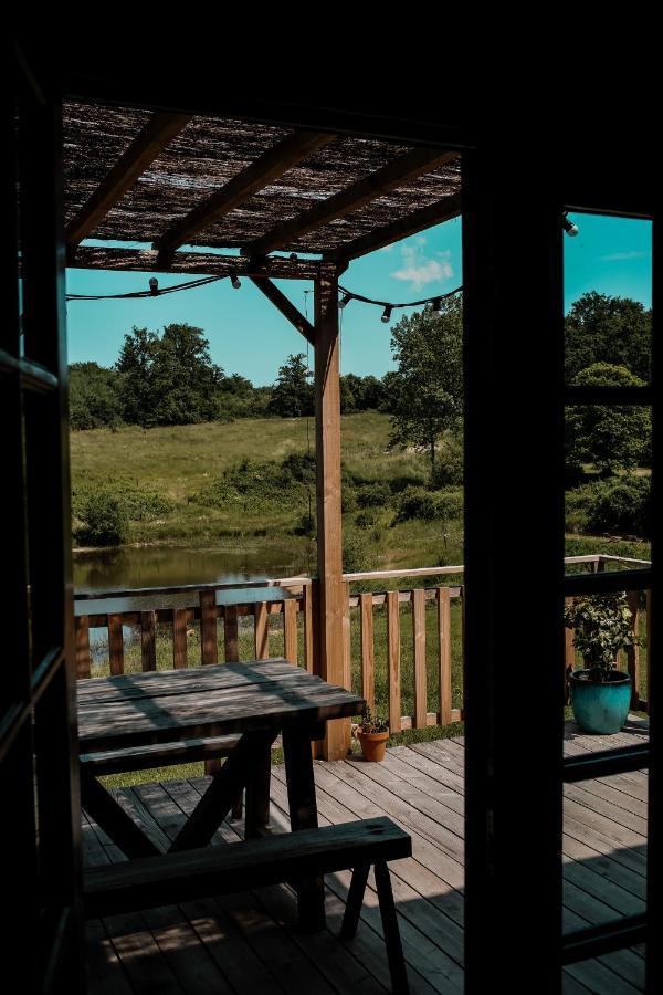 La Ferme Du Pont De Maumy, Cabane Au Bord De L'Etang Et Bain Nordique Busserolles Екстер'єр фото