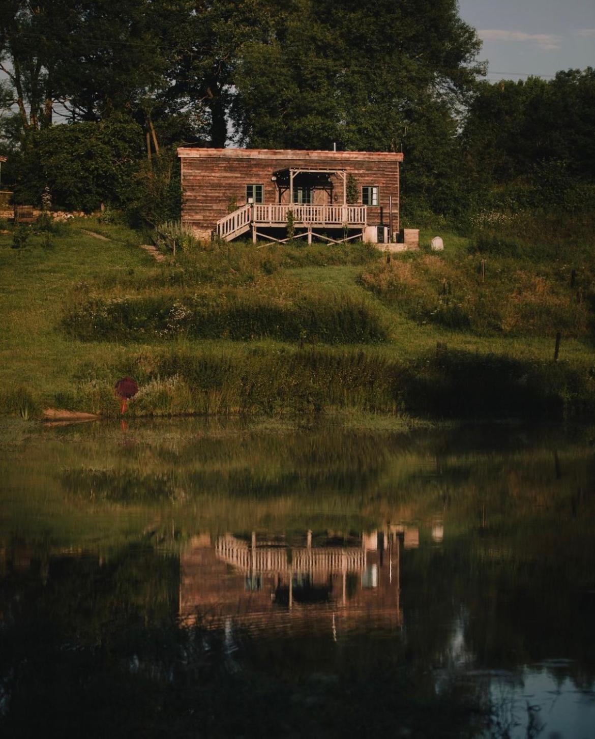 La Ferme Du Pont De Maumy, Cabane Au Bord De L'Etang Et Bain Nordique Busserolles Екстер'єр фото