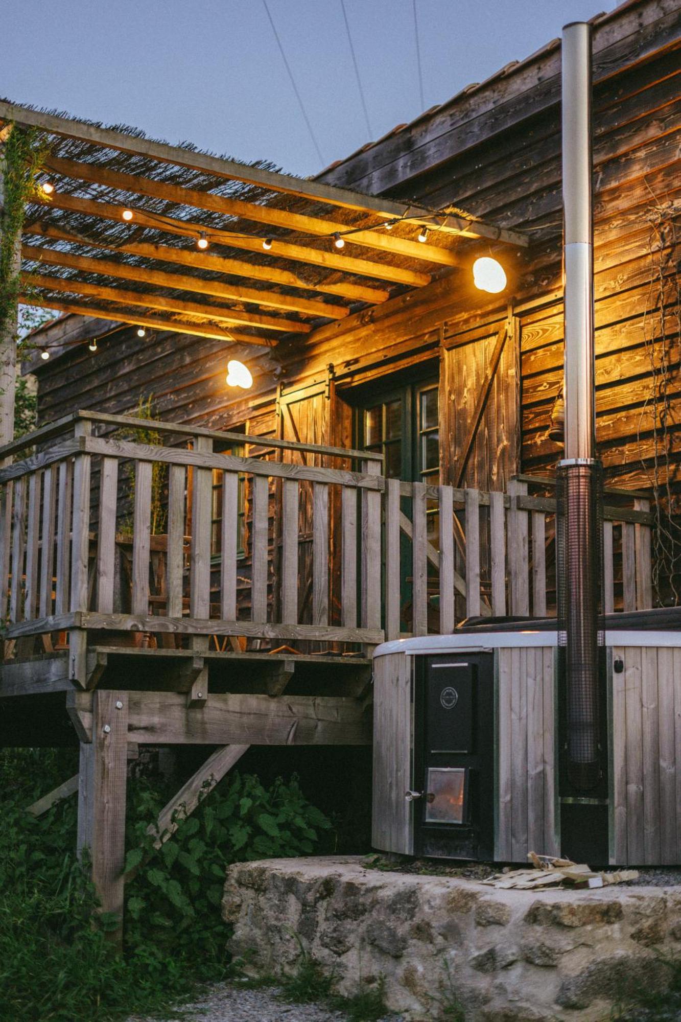 La Ferme Du Pont De Maumy, Cabane Au Bord De L'Etang Et Bain Nordique Busserolles Екстер'єр фото