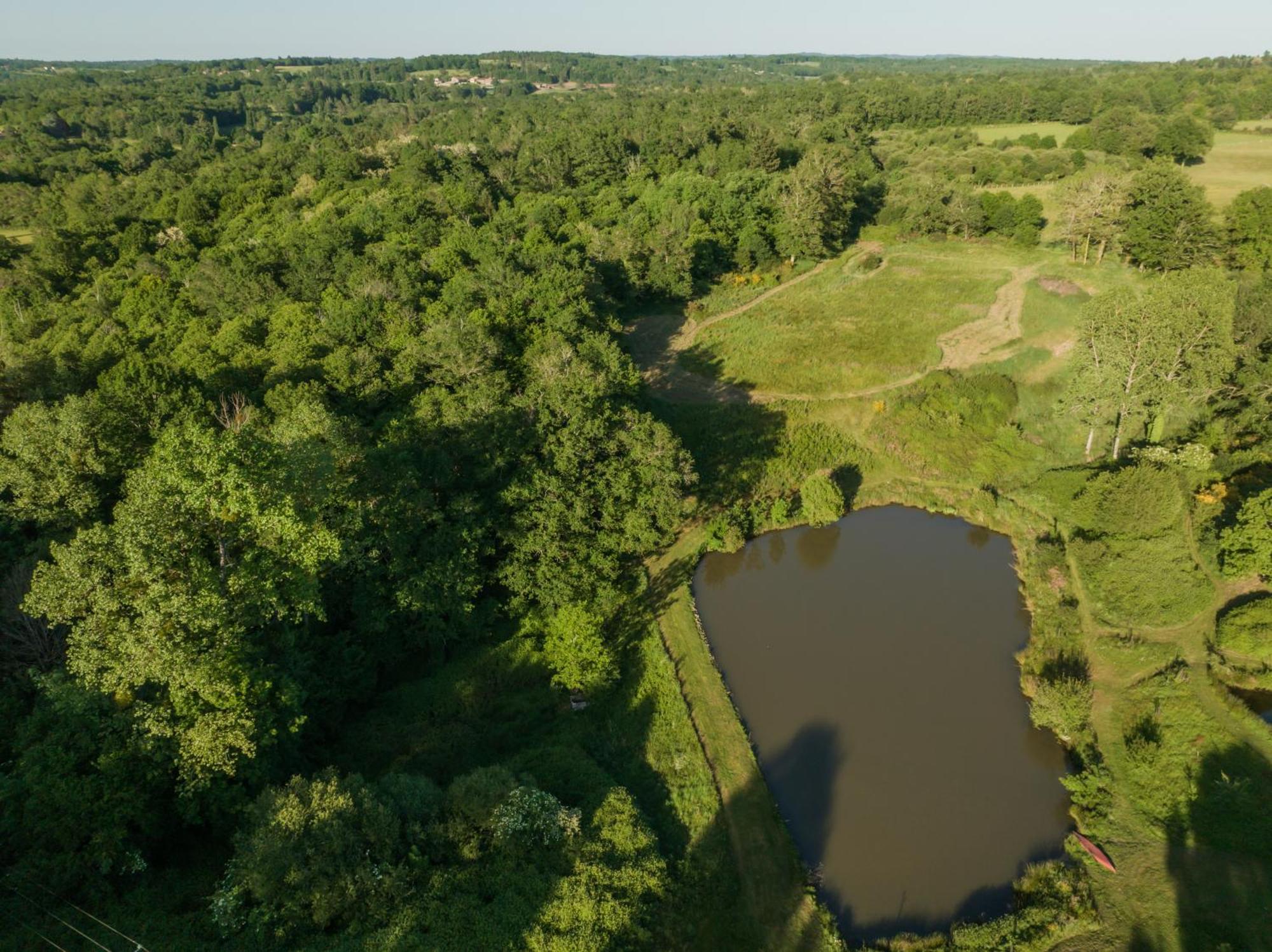La Ferme Du Pont De Maumy, Cabane Au Bord De L'Etang Et Bain Nordique Busserolles Екстер'єр фото